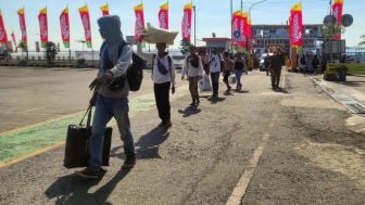 ASDP Ketapang Catat Peningkatan Penumpang di Hari Ketiga Lebaran : Satpolairud juga Bantu Pengamanan