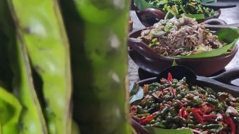 Berjarak 3 Kilometer Dari Alun-alun Banjarnegara, Kopi Kebul Tempat Nongkrong Tengah Sawah Dengan Menu Ndeso