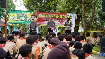 Saat Kasatlantas Polres Purbalingga Mengajar Pramuka Peserta Jambore SD/MI