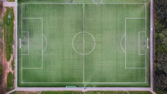 Berjarak 124 Km dari Alun-alun Purwokerto, Lapangan Desa Ini Miliki Rumput Standart FIFA: Lokasinya Ada di Tengah Persawahan