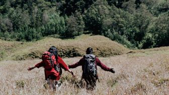 Padang Savana Dieng, Surganya Pemandangan Alam Hingga Spot Foto Prewedding