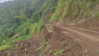 Jalan Paling Ekstrem di Banjarnegara, Bikin Jantungan Saat Lewat