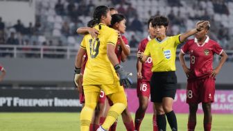 Kiper Timnas Putri Diganjar Kartu Merah oleh Wasit Asal Vietnam, Indonesia Kalah 1-7 dari Thailand