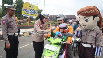 Gak Cuma Tilangan, Operasi Patuh Candi Polres Purbalingga Juga Bagikan Hadiah