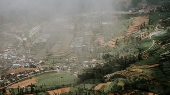 Panjangnya 14 Km! Jalur Pegunungan Penghubung Wilayah Wonosobo dan Temanggung Tawarkan Pemandangan Indah, Apa Namanya?