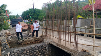 Jembatan Desa Kedungwringin Kebumen Dibangun, Mobil tak Lagi Turun ke Sungai untuk Menyeberang