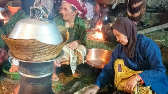 Warga Kalilunjar Banjarnegara Adang Gedhe Sajikan 2023 Tumpeng Saat Boyong Oyod Genggong