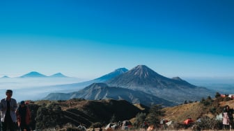 Hanya 2,5 Km dari Candi Arjuna Dieng, Gunung yang Baru Dibuka Pendakian Ini Hangus Terbakar