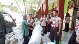 Anak Sekolah di Banjarnegara Tak Malu Kumpulkan Sampah, Ternyata Ini Manfaatnya