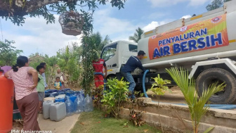 Apoteker di Banjarnegara Bergerak Bantu Penanganan Krisis Air Bersih di Beberapa Wilayah