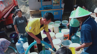 Desa di Pegunungan Selatan Banjarnegara Kekeringan, Para Guru PGRI Suplai Air Bersih
