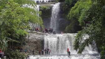 Cuma 27 Km dari Alun-alun Purwokerto, Air Terjun Unik Ini Bertingkat 7 Layaknya Mall