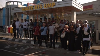 Pengalaman Pertama Mahasiswi Palestina Naik Bus Trans Banyumas ke Baturraden, Takjub dengan Alam Pegunungan