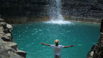 Sekitar 41,2 Km dari Pusat Kota Karawang, Destinasi Alam di Kota Industri Ini jadi Oase yang Cocok untuk Liburan Keluarga : Punya Air Terjun Alami !