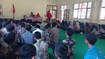 Staff Ahli Wakil Ketua DPR RI Sapa Ratusan Siswa SMAN 1 Sigaluh Banjarnegara, Ini yang Disampaikan