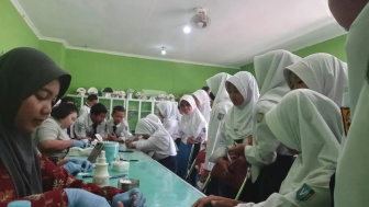 Ratusan Siswa SMPN 1 Banjarmangu Antusias Ikuti Pemeriksaan Golongan Darah Bersama PMI Banjarnegara