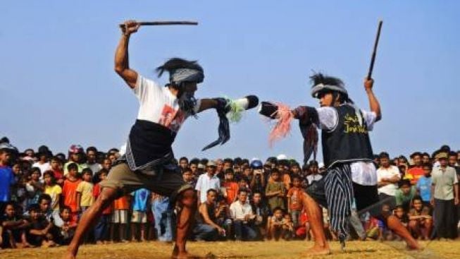 Ujungan, Tradisi Tarung untuk Minta Hujan di Banjarnegara