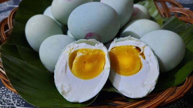 Cara Membuat Telur Asin Khas Brebes, Mudah gak Pakai Ribet