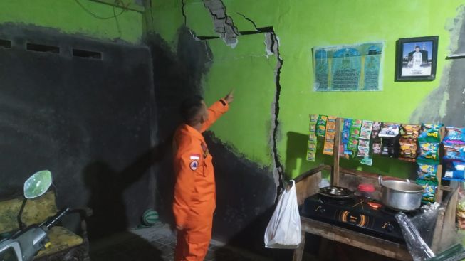 Gerakan Tanah Rusak 15 Rumah di Kajen Tegal