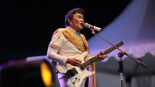 Rhoma Irama Bawakan 22 Lagu di Kebumen International Expo