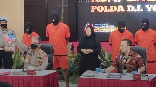 Pembawa Pedang saat Kerusuhan Babarsari Serahkan Diri ke Polda DIY, 1 Pelaku Masih Buron