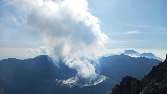 PVMBG Naikan Status Gunung Raung ke Level 2, Ada Apa?