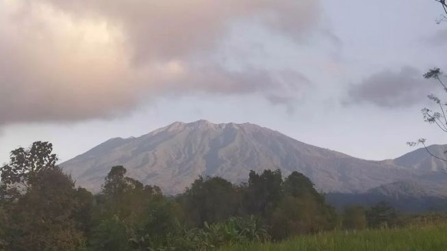 Aktivitas Gunung Raung Meningkat, BPBD Jember Terus Pantau Perkembangan