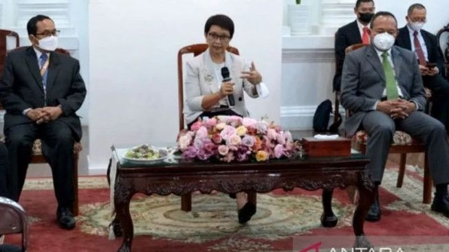 Bertemu 62 WNI Korban Penipuan di Kamboja, Menlu Retno Sampaikan ini