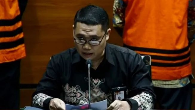KPK Tetapkan Tiga Tersangka Kasus Suap Restitusi Pajak Tol Solo-Kertosono