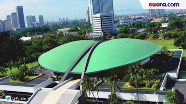 Aksi Kejar-kejaran Mobil di Kompleks Senayan Dikabarkan OTT KPK, Diduga dari Pemalang