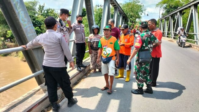 Minta Antar Buang Jimat, Pria Ngrampal Sragen Tiba-tiba Loncat ke Sungai Bengawan Solo