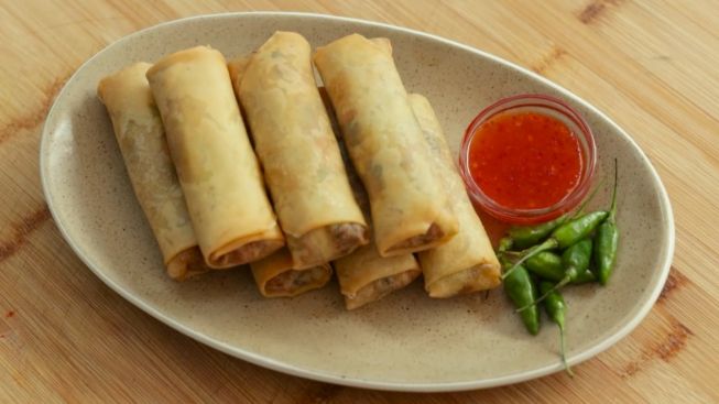 Resep Mudah Lumpia Ayam Jamur, Gurih Kiyuk Favorit Keluarga