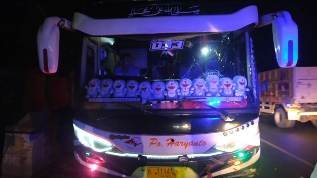 Trabas Lampu Merah, Bus Tabrak Motor Honda C 70 di Sragen Hingga Pengendara Tewas