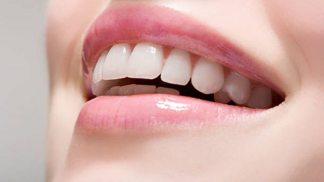 Pengen Gigi Lebih Putih, Gunakan Lima Bahan Alami ini