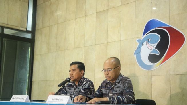 Terdeteksi Pesawat TNI Jatuh di Kedalaman 15 Meter Selat Madura, Tim Penyelam Diterjunkan