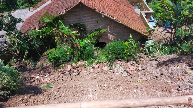 Rumah Warga Kebumen Tertimbun Longsor, Begini Nasib Penghuninya