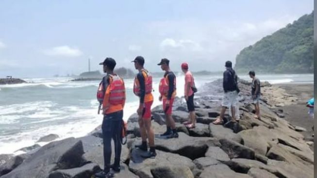 Laut Selatan Kembali Memakan Korban, Bocah 12 Tahun Hanyut di Pantai Sodong Cilacap