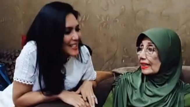 Reuni Bintang Bajaj Bajuri, Momen Mengharukan Oneng Bertemu Emak Nani Wijaya yang Kurus dan Renta