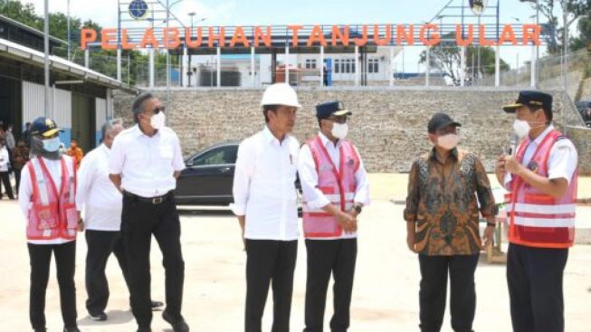 Diharapkan jadi mobilitas utama CPO, Pelabuhan Tanjung Ular dapatkan tinjauan langsung dari Jokowi