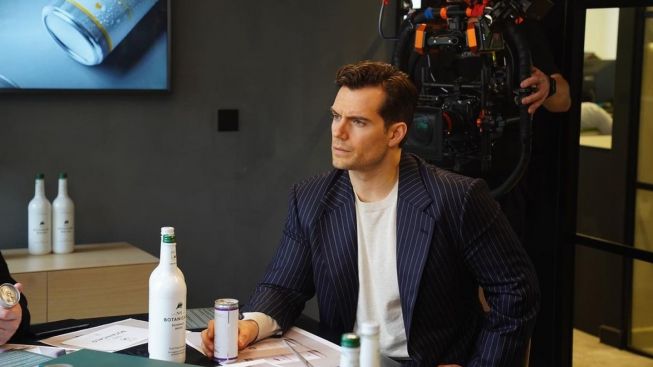 Henry Cavill Umumkan Bakal Perankan Superman dalam Film Terbarunya