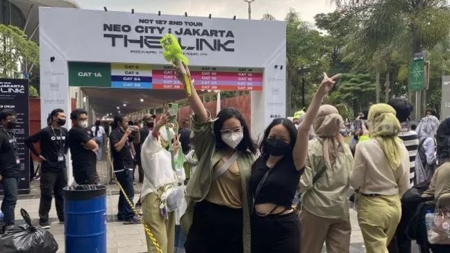 Kronologi 30 Penggemar Pingsan saat Konser NCT 127, Desak-desakan Rebutan Bola Membe