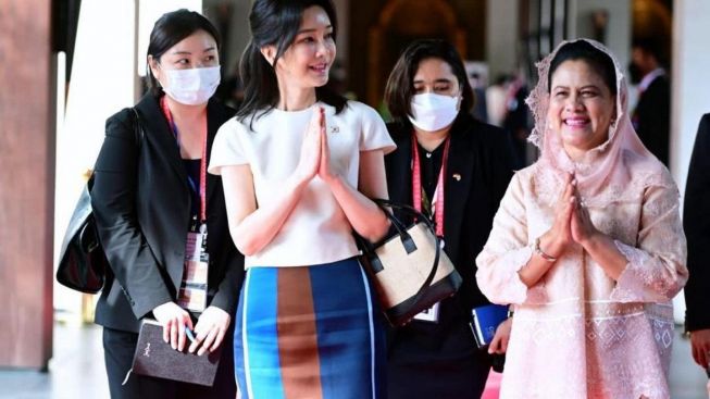 Tak Hanya Cantik, Ini Fakta Kim Keon Hee Istri Presiden Korea Selatan
