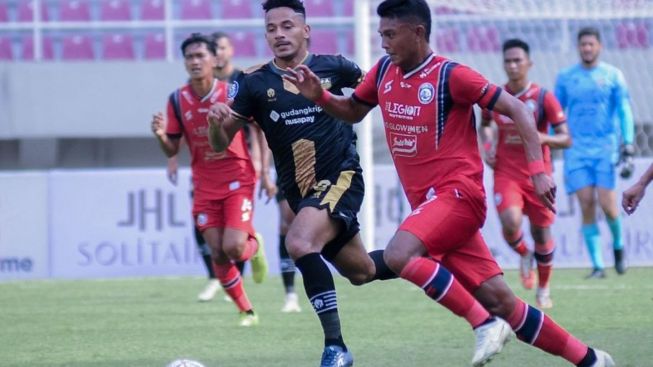 Laga Perdana Arema di Lanjutan Liga 1 Berhasil Kalahkan Dewa United 2  0