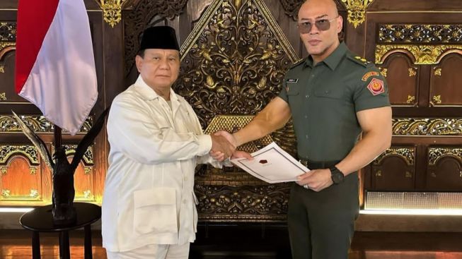 Tak hanya Deddy Corbuzier yang Mendapatkan Pangkat Tituler, Siapa Saja?