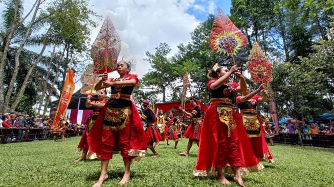 Kemenparekraf Kagumi Festival Kenthongan di Purbasari Pancuran Mas Purbalingga