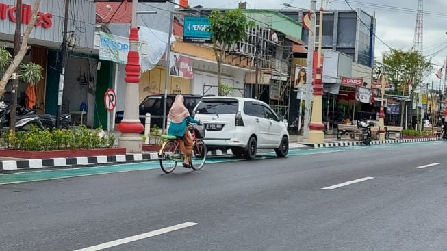 Parah Pesepeda Dipaksa Ngalah, Jalur Sepeda di Kebumen Dipakai Parkir Mobil