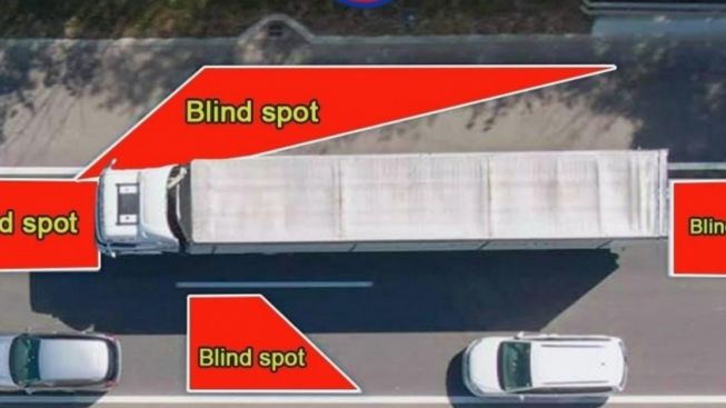 Penting! Tips Menghindari Blind Spot Area Agar Terhindar dari Kecelakaan
