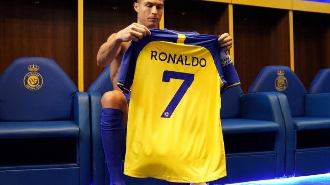 Pasca Kekalahan Al-Nassr, Ronaldo Terlibat Cekcok dengan Staf Pelatih : Kok Bisa ?