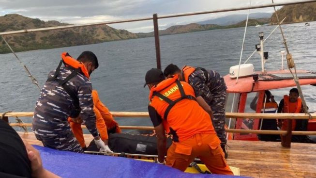 Kapal Wisata Tenggelam di Labuan Bajo, Tim SAR Berhasil Selamatkan 19 Penumpang