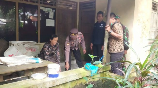 Orang Tua Tega Telantarkan Bayi di Teras Rumah di Kebumen, Hasil Hubungan Gelap?